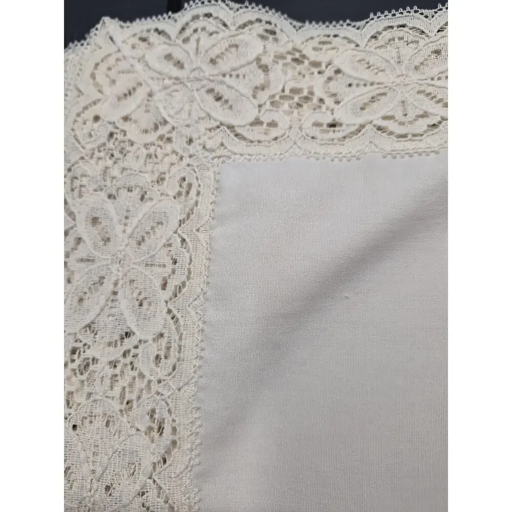 Vintage Ivory Linen And Lace Table Cloth 80 × 64